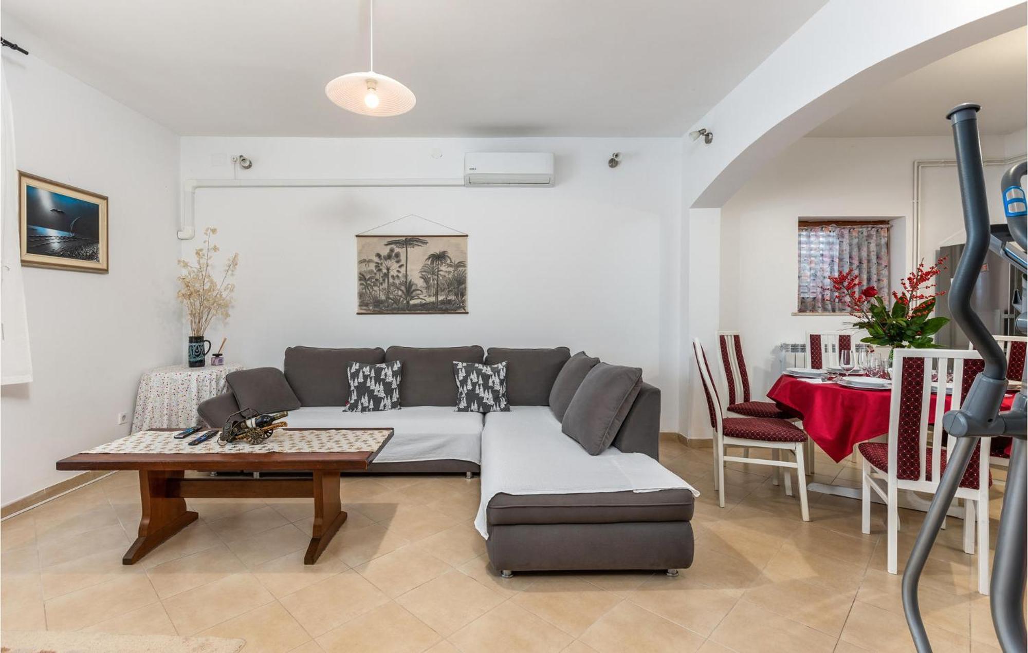 2 Bedroom Gorgeous Apartment In Kostrena Zewnętrze zdjęcie