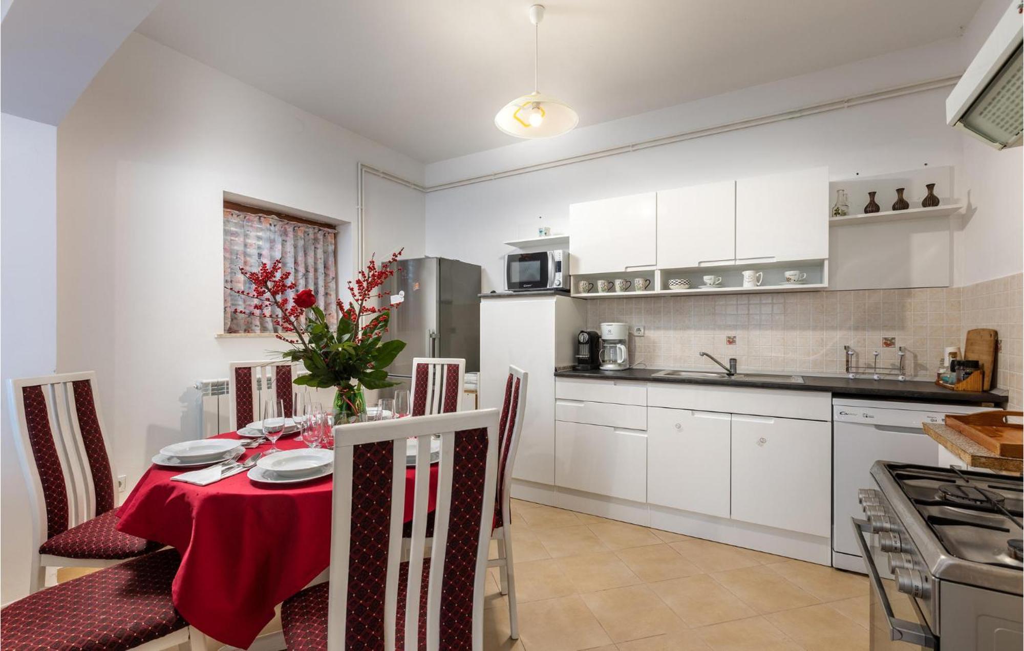 2 Bedroom Gorgeous Apartment In Kostrena Zewnętrze zdjęcie